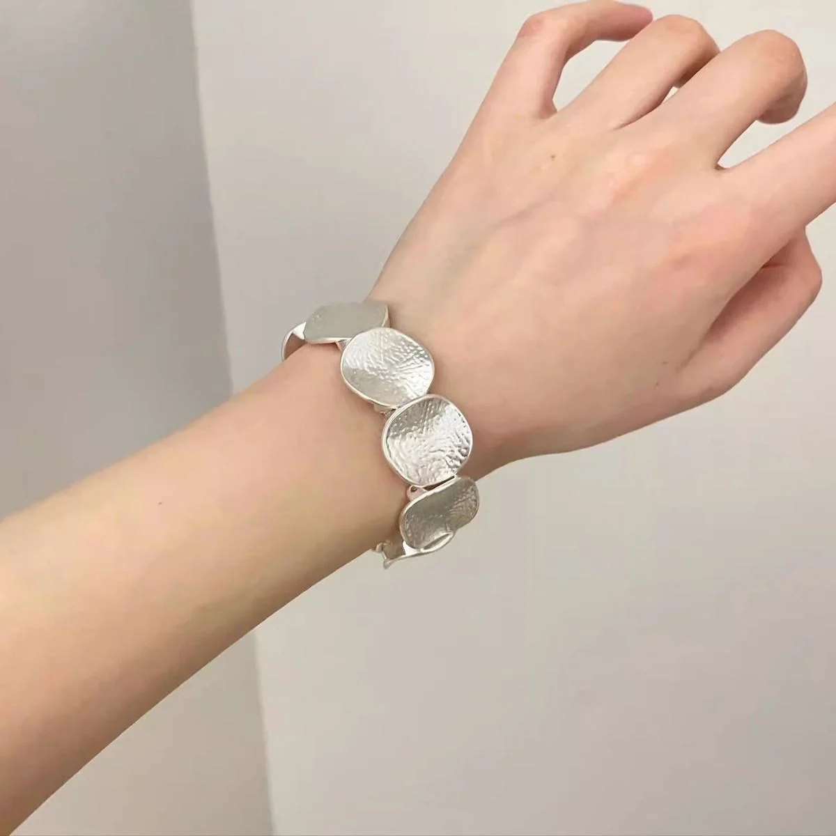 br18-irregular-open-circle-minimalist-bracelet-02 Irregular Open-Circle Bracelet - Image 1