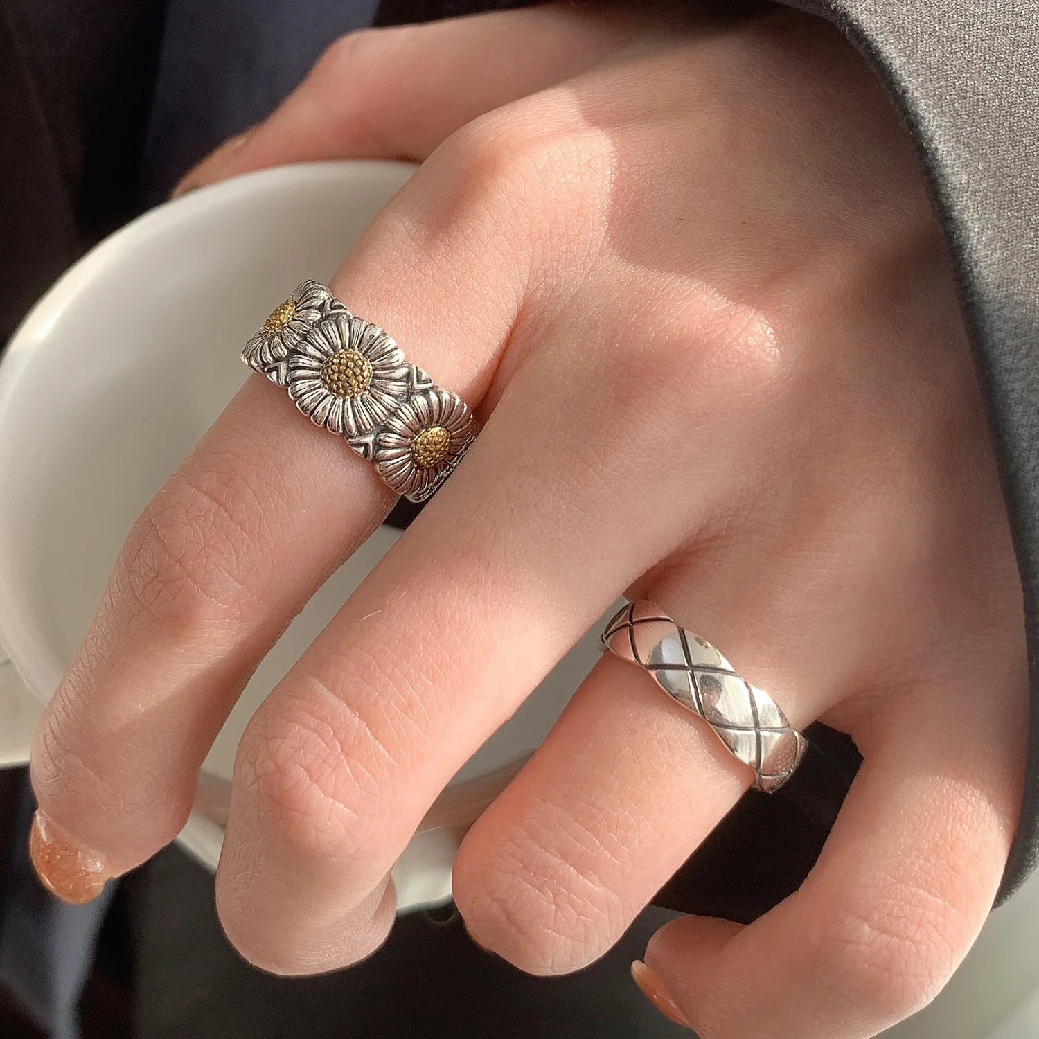 ri17-s925-silver-geometric-daisy-open-ring-03 Daisy Grid Ring - Image 1